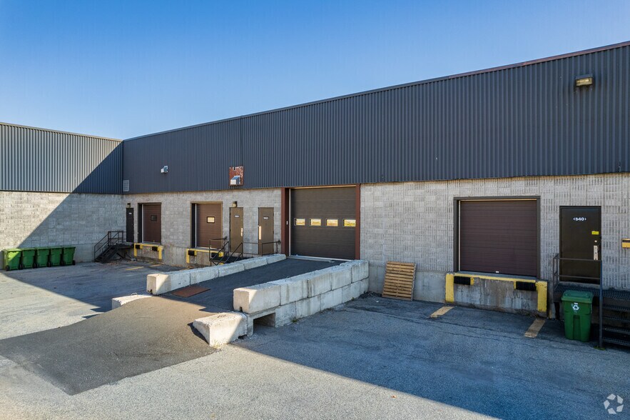 More Photos Of 500 Av Meloche, Dorval Warehouse For Lease