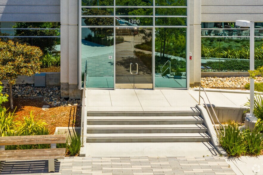 More Photos Of 1400 Bridge Pky, Redwood City Unknown For Lease