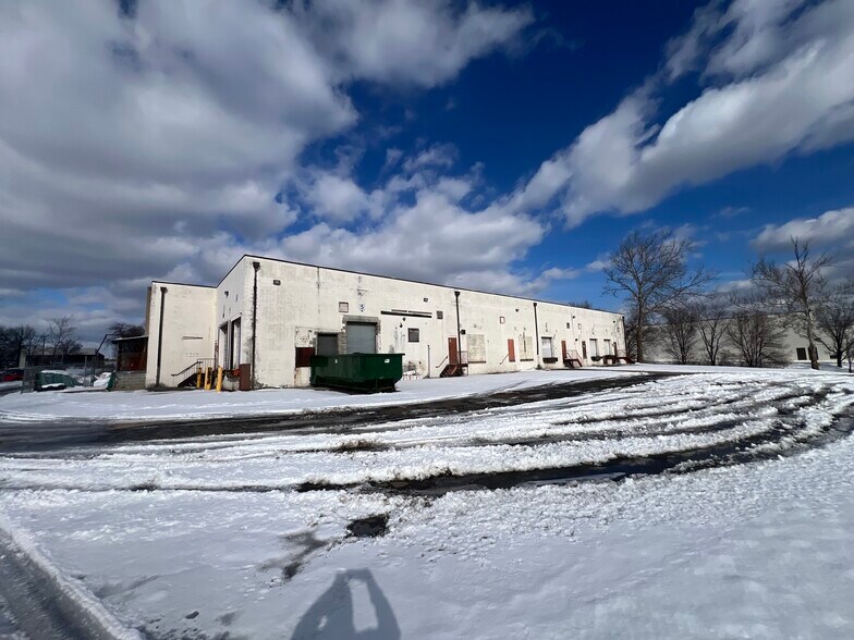 More Photos Of 5731 General Washington Dr, Alexandria Distribution For Sale