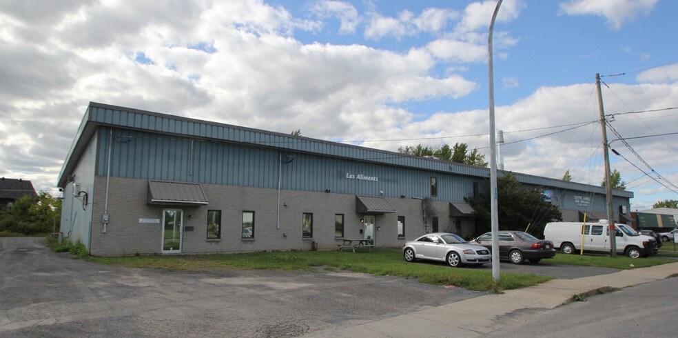 More Photos Of 900-914 Av Simard, Chambly Warehouse For Sale