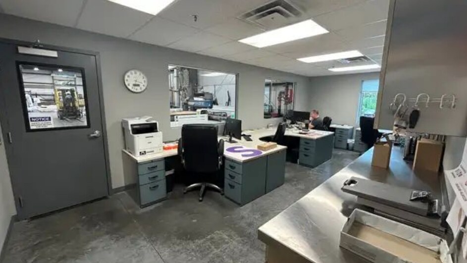 More Photos Of 4302 Security Pky, New Albany Manufacturing For Lease