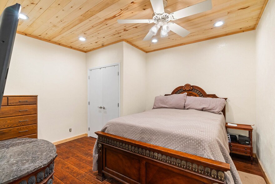 More Photos Of 724 Rowan St, Rockport Office For Sale