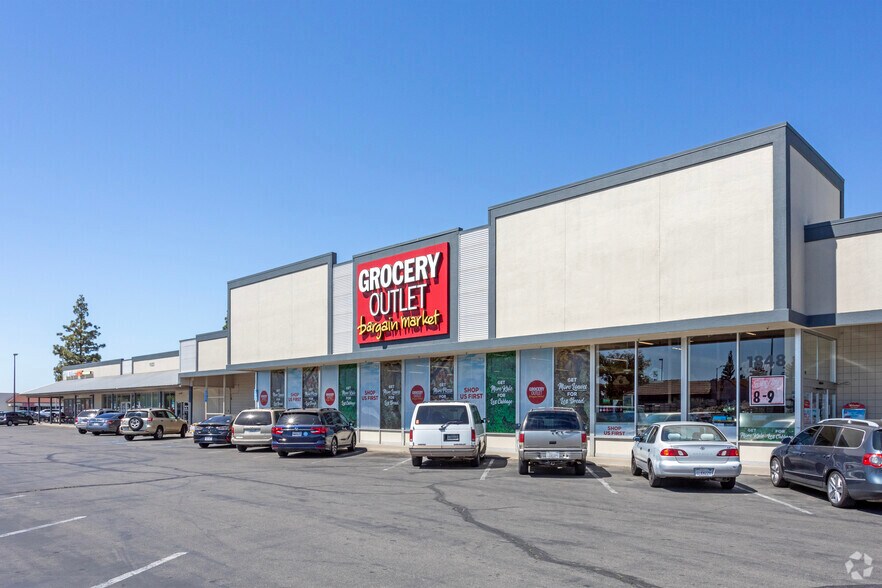 Primary Photo Of 1848 Shaw Ave, Clovis Unknown For Lease