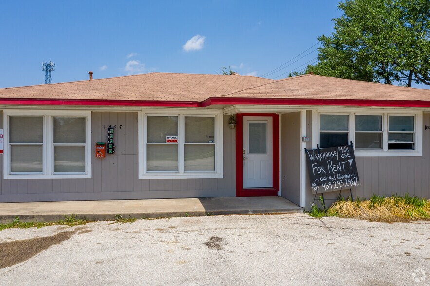 More Photos Of 1927 Witt Rd, Frisco Light Manufacturing For Sale