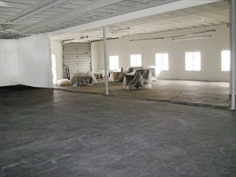 More Photos Of 10731-10737 Chandler Blvd, North Hollywood Industrial For Sale