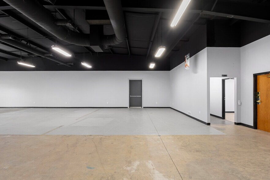 More Photos Of 3537 W Two Mile House Rd, Columbus General Retail For Lease