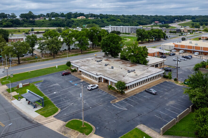 More Photos Of 324 W Pershing Blvd, North Little Rock Office For Sale