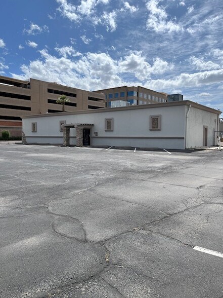 Primary Photo Of 1006 W Adams St, Phoenix Medical For Lease