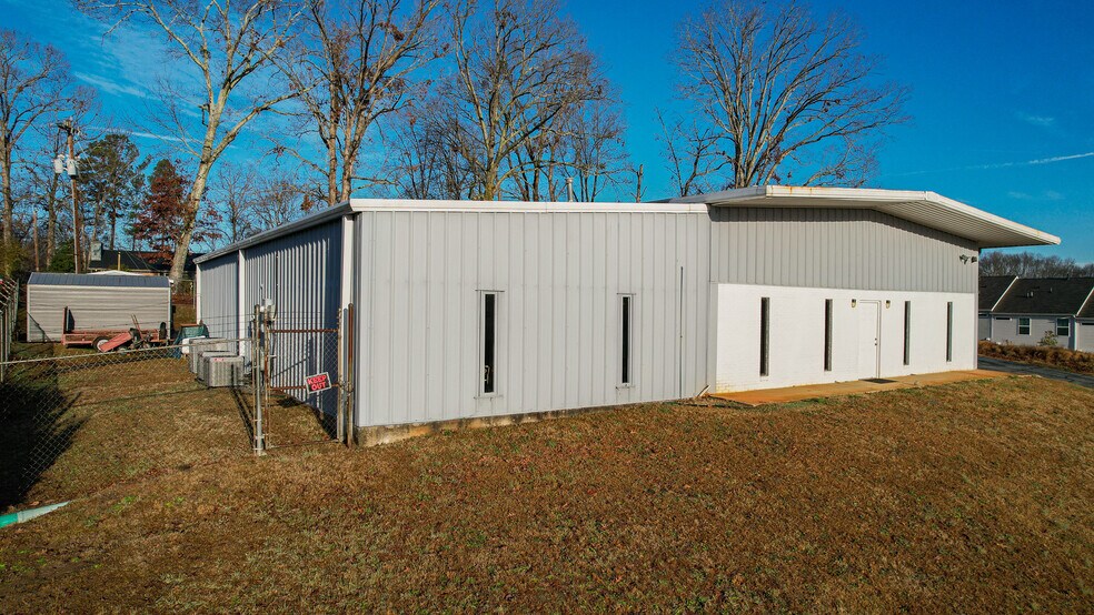 More Photos Of 103 N Highway 25 Byp, Greenville Warehouse For Sale