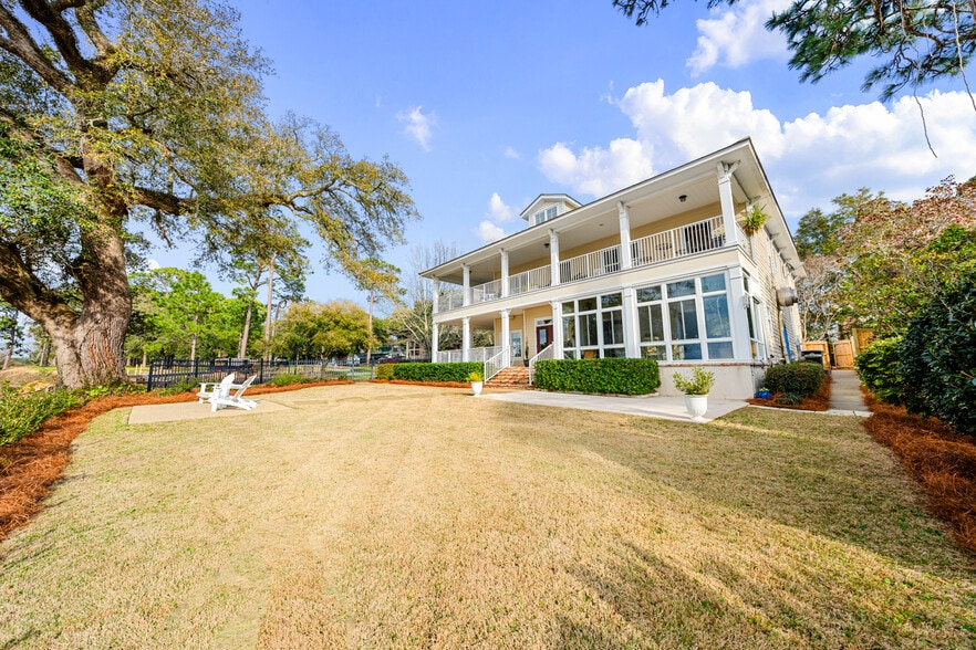 More Photos Of 202 S Mobile St, Fairhope Hospitality For Sale