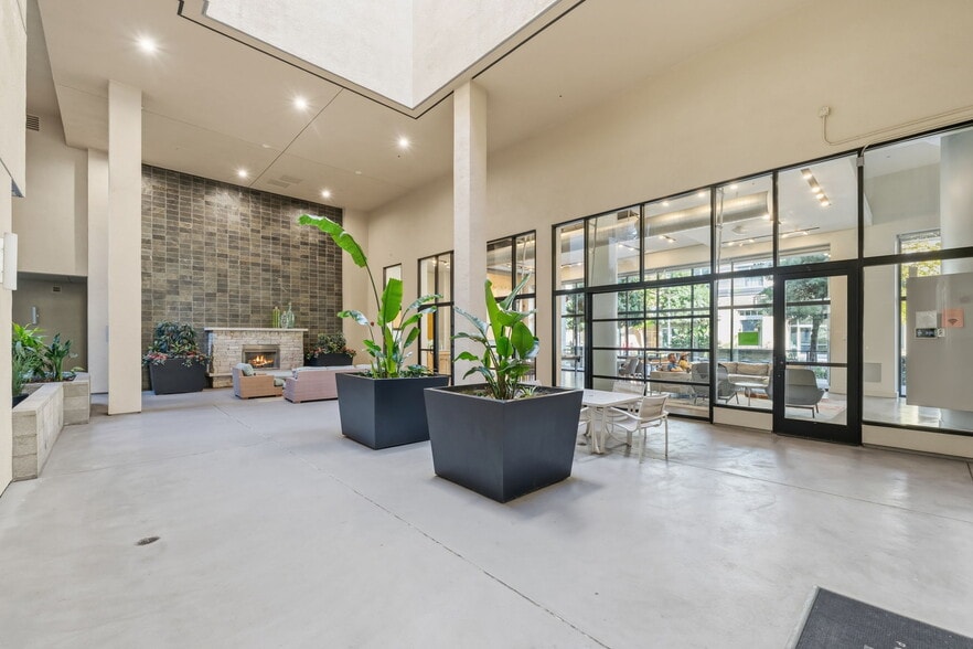 More Photos Of 133 The Promenade N, Long Beach Multifamily For Sale