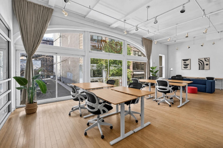 More Photos Of 40-42 W 17th St, New York Apartments For Lease