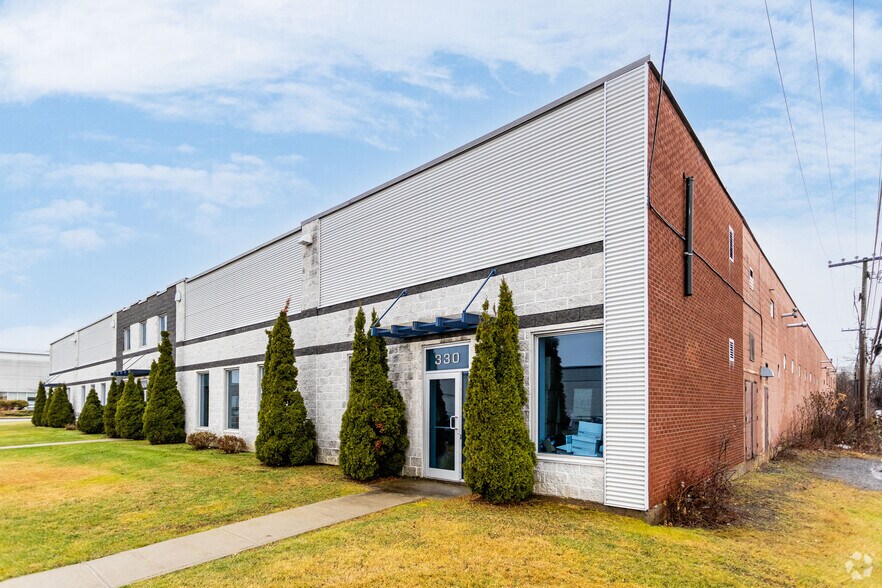 More Photos Of 310-330 Rue Mccaffrey, Montréal Warehouse For Lease