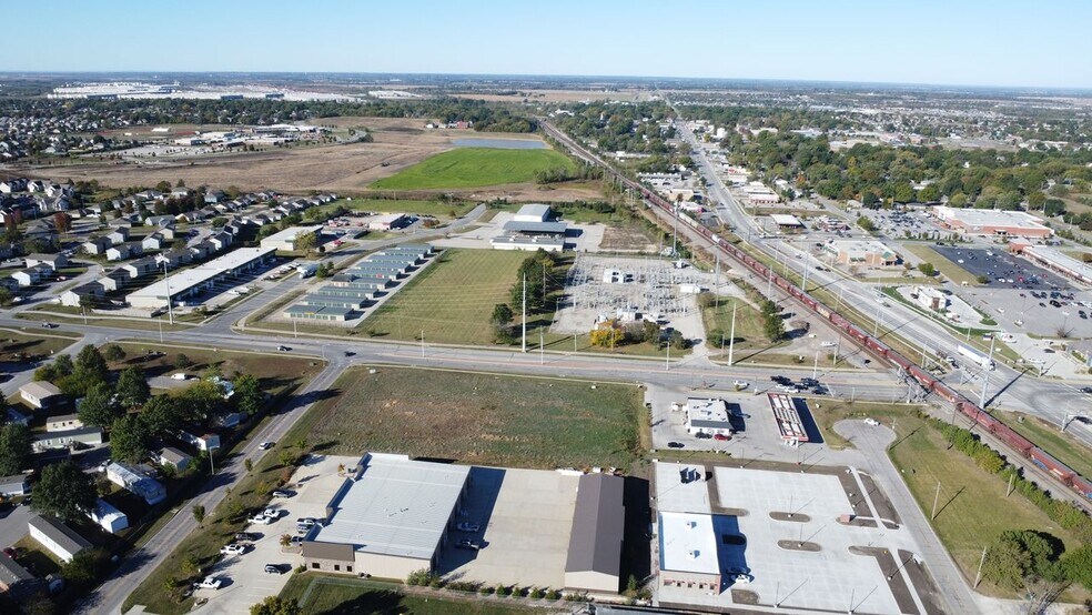 More Photos Of 912-922 E Warren St, Gardner Industrial For Lease