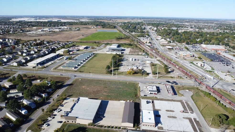 More Photos Of 920-920 E Warren St, Gardner Light Distribution For Sale