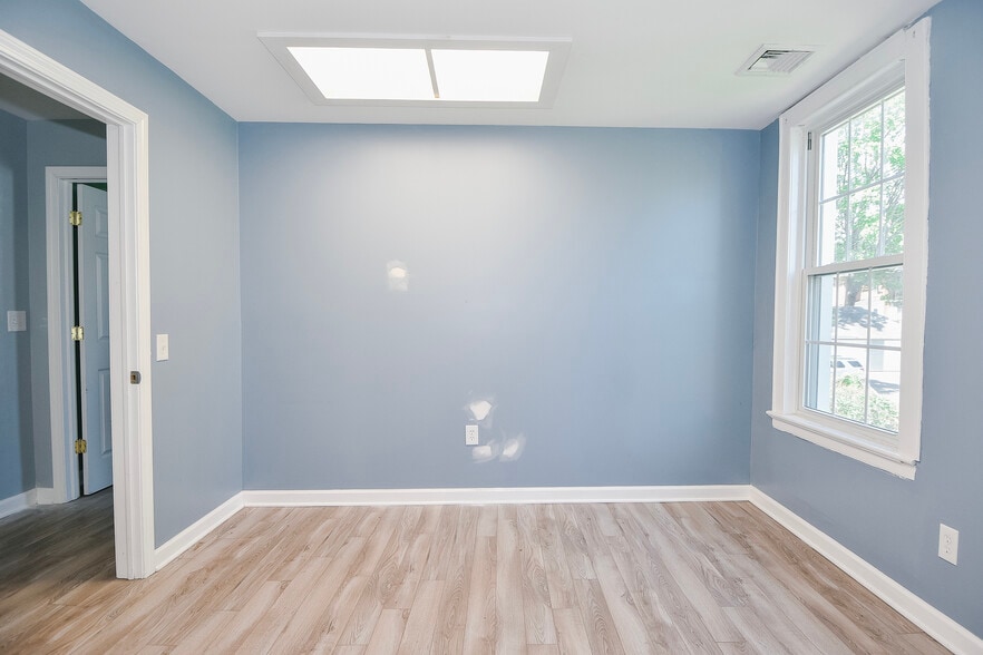 More Photos Of 93-97 Broad St, Middletown Office For Sale