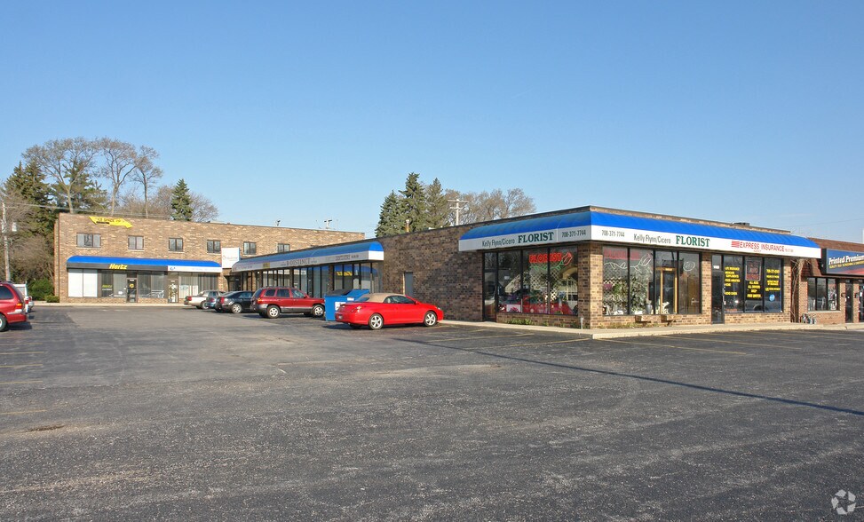 More Photos Of 14150-14170 S Cicero Ave, Crestwood Unknown For Lease