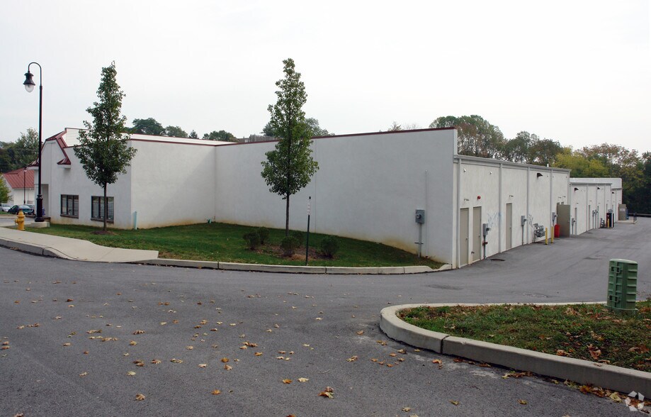 More Photos Of 704 W Nields St, West Chester Storefront For Lease