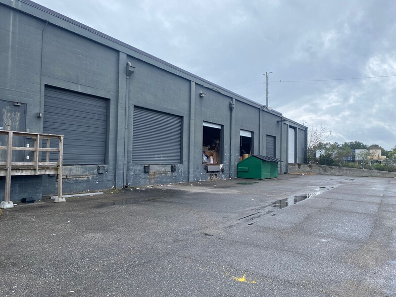 More Photos Of 6100 Philips Hwy, Jacksonville Warehouse For Lease