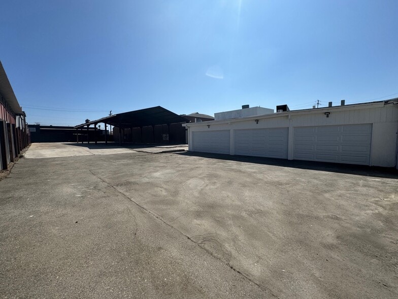 More Photos Of 1922 W Rosecrans Ave, Gardena Manufacturing For Lease