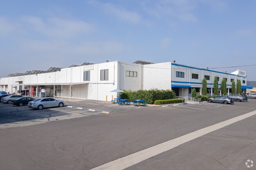 More Photos Of 21310-21314 Lassen St, Chatsworth Warehouse For Lease