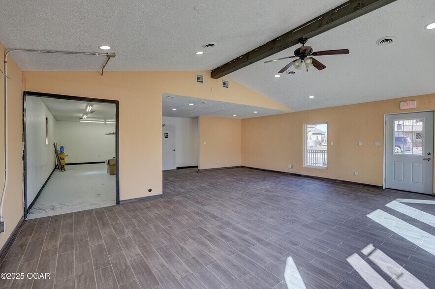 More Photos Of 1221 W 7th St, Joplin Freestanding For Sale