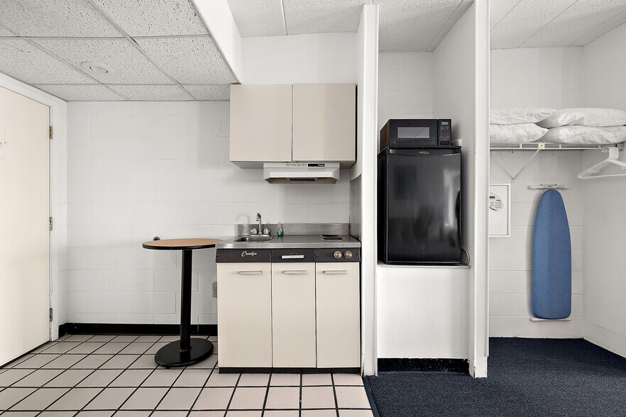 More Photos Of 7500 Coastal Hwy, Ocean City Hotel For Sale