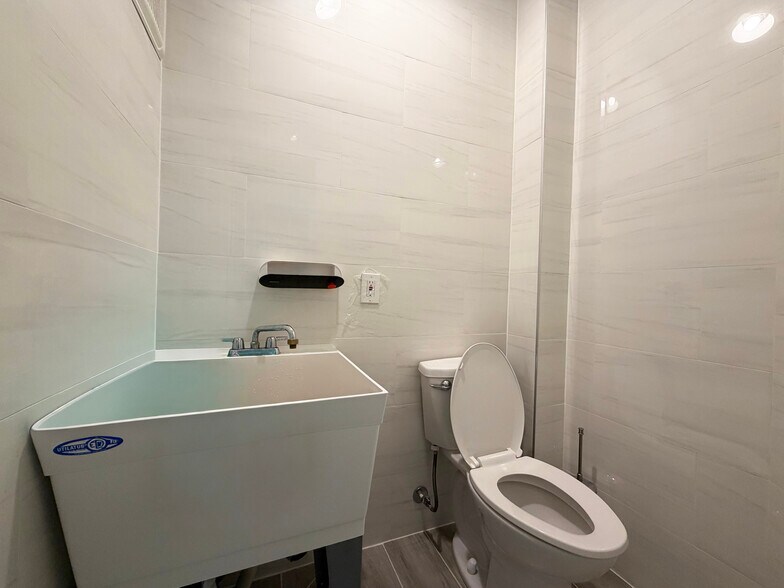 More Photos Of 8937 Shady Grove Ct, Gaithersburg Medical For Sale