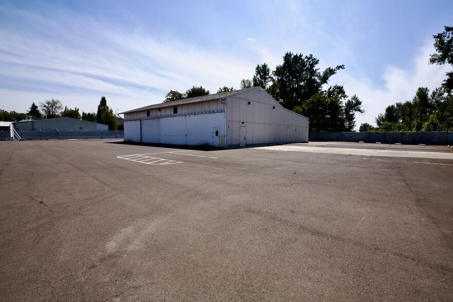 More Photos Of 1017 SW Berg Pky, Canby Manufacturing For Sale