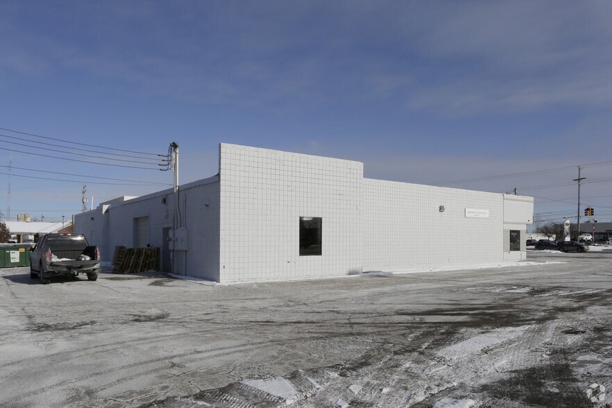 More Photos Of 5716 S Pennsylvania Ave, Lansing Freestanding For Lease
