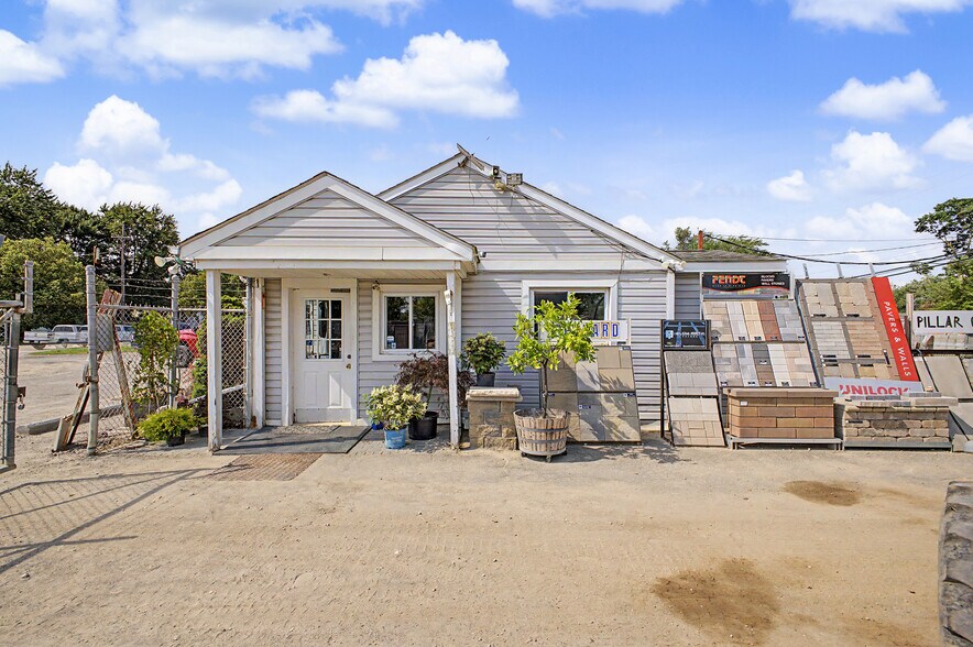 More Photos Of 1287 S Merriman Rd, Westland Freestanding For Sale