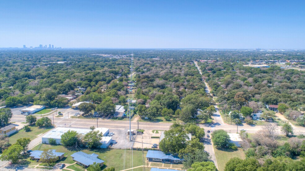 More Photos Of 2620 Carson St, Haltom City Light Distribution For Lease