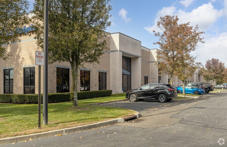 More Photos Of 5100 Belmar Blvd, Wall Flex For Lease