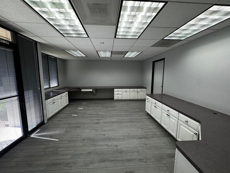 More Photos Of 17731-17741 Sampson Ln, Huntington Beach Light Manufacturing For Lease