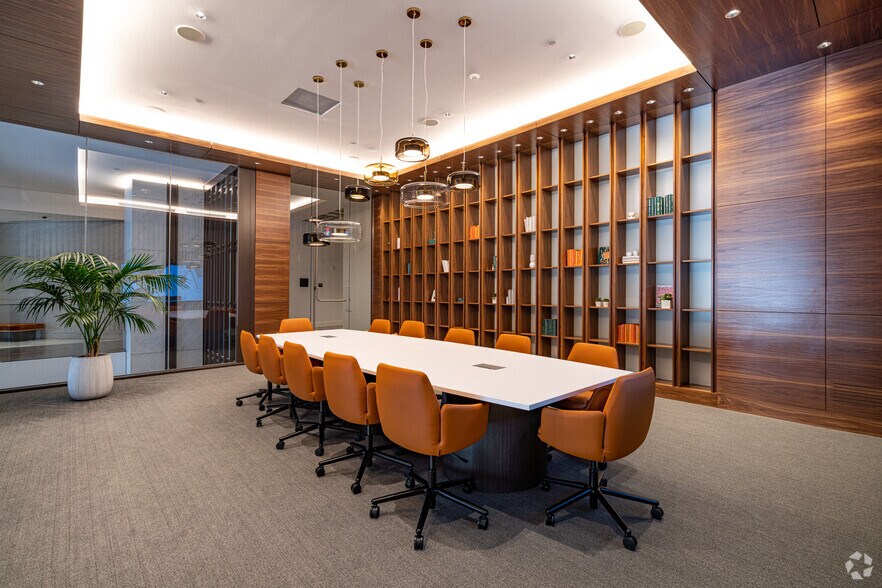 More Photos Of 845 Texas Ave, Houston Office For Lease