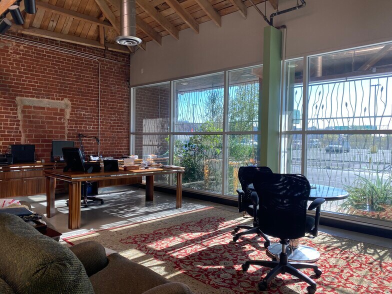 More Photos Of 1319-1321 W 11th St, Los Angeles Showroom For Lease