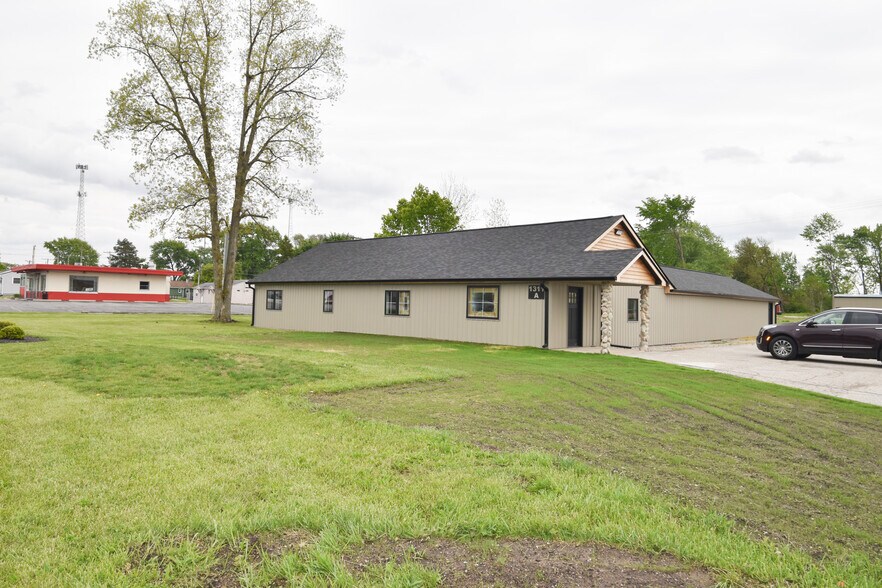 More Photos Of 1311 W Main St, Greenfield Freestanding For Lease