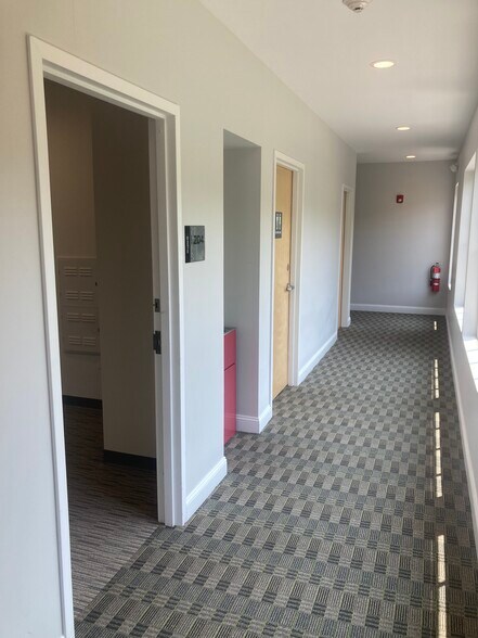 More Photos Of 46 Railroad Ave, Duxbury General Retail For Lease
