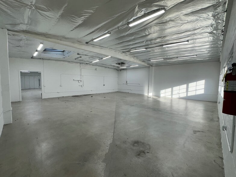 More Photos Of 5894 Blackwelder St, Culver City Warehouse For Lease