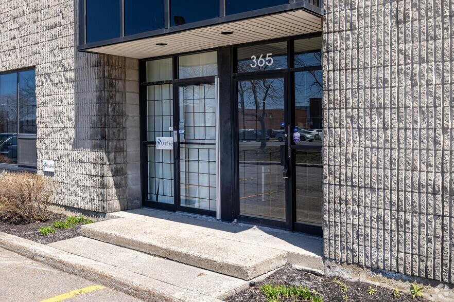 More Photos Of 351-381 Rue McCaffrey, Montréal Manufacturing For Lease