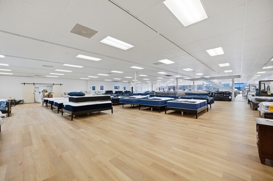 More Photos Of 6542 E Virginia Beach Blvd, Norfolk Freestanding For Lease