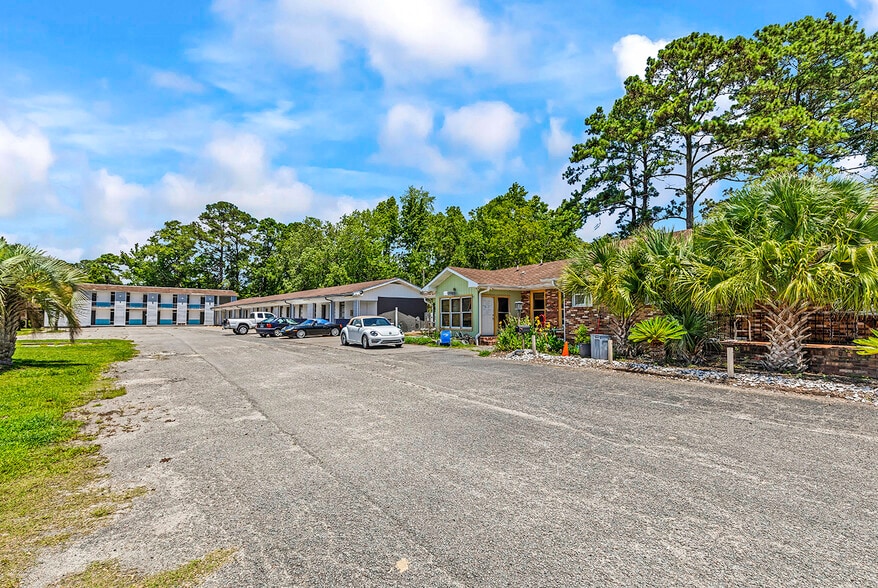More Photos Of 1443 Hwy 17 N, Little River Hotel For Sale