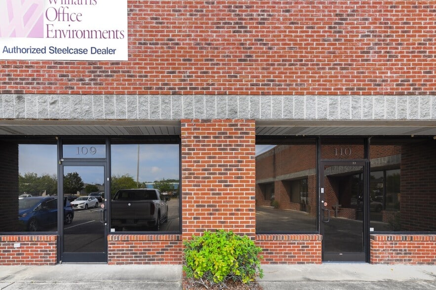 More Photos Of 409 Chicago Dr, Fayetteville Flex For Lease