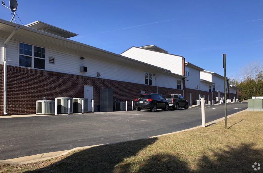 More Photos Of 8191 Jennifer Ln, Owings Office For Lease