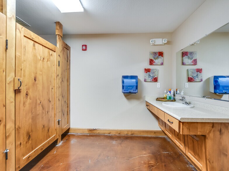 More Photos Of 4004 E Hwy 290, Dripping Springs Medical For Sale