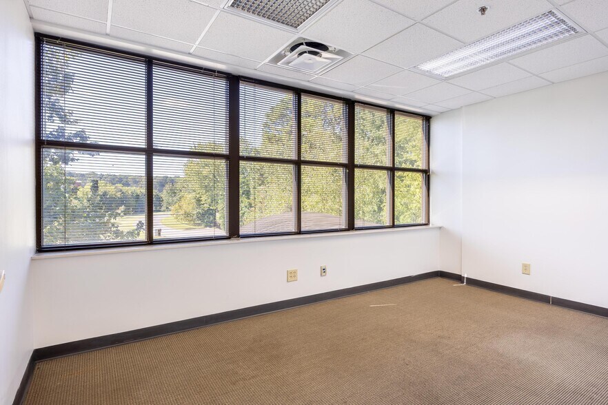 More Photos Of 3855 N Ocoee St, Cleveland Office For Lease