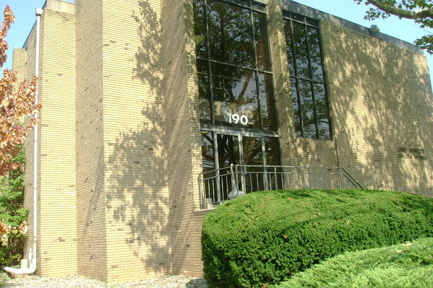 More Photos Of 190 State Route 27, Edison Office For Lease