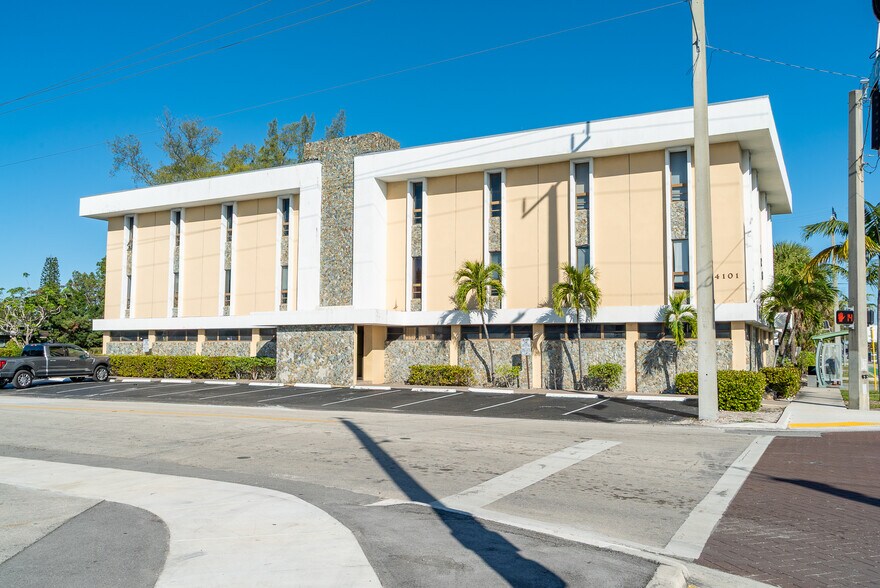 More Photos Of 4101 N Andrews Ave, Fort Lauderdale Medical For Lease