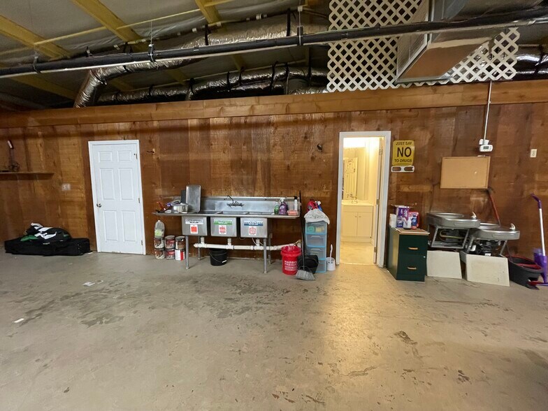 More Photos Of 1540 Kurt St, Eustis Manufacturing For Sale