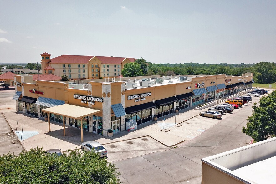 More Photos Of 2916 N US Highway 75, Sherman Storefront For Lease